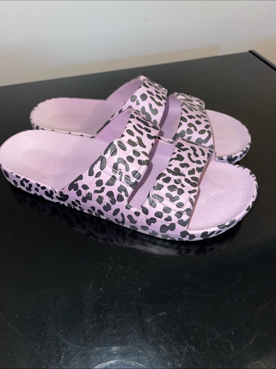 Freedom Moses Shoes - 🗣️BRAND NEW NEVER WORN Freedom Moses Lilac Slide with Black Leopard Print